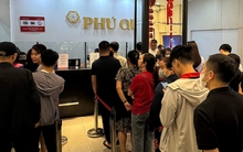 Tiếc vì "bay" trăm triệu do chốt lời sai thời điểm, giờ xếp hàng chỉ mua được 1 chỉ vàng/ngày