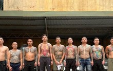 Hà Nội: Bắt ổ nhóm ‘tín dụng đen’ cho vay lãi hơn 5.400%/năm, thu nhiều súng đạn