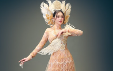 Hoa hậu Lý Kim Thảo hoá “mẹ cò” trong tà áo dài làm từ 200m vải, kết cườm hết 1 tháng, thao tác trong 300 giờ