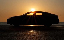 Lexus ES thế hệ mới lộ diện: Thiết kế hoàn toàn mới, trần xe cong, mâm đa chấu, có tùy chọn hybrid, ra mắt ngay tháng 4 này