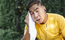 Đổ nhiều mồ hôi vào mùa hè là cơ thể đang “giải độc” hay “suy nhược”?