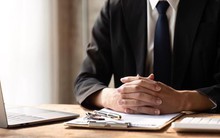 Cười ra nước mắt chuyện lương nhân viên bảo hiểm mỗi tháng mua được một lượng vàng