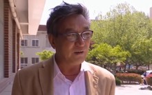 Chi 3,5 tỷ đồng mua nhà, 2 vợ chồng sinh sống suốt 5 năm thì bỗng thấy bị rao bán đấu giá, tòa tuyên bố: Phải mua lại giá 6,8 tỷ đồng