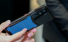 Ai đang mua những chiếc điện thoại siêu xa xỉ tại Việt Nam?