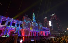 Mapping “Sắc màu thành phố Bác” mãn nhãn giữa UBND TP.HCM, xem xong chỉ biết thốt lên "Việt Nam mình đẹp quá!"