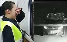 Siêu xe sang chạy qua trạm thu phí, nhân viên hoảng sợ bật khóc cầu cứu, CSGT tuyên bố: "Anh bị phạt 7 triệu đồng và thu hồi GPLX!"