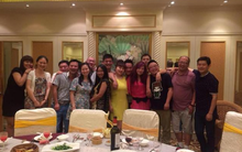 Đi họp lớp về, tôi hoảng loạn khi đọc tin nhắn lớp trưởng gửi lúc 0h đêm: "Trời ơi, sao cậu lại..."