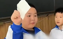 Pha giao bài tập về nhà "cồng kềnh" nhưng tinh tế vô cùng của 1 cô giáo tiểu học: Ký ức vui vẻ sẽ theo những đứa trẻ suốt cuộc đời!