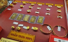 Ai đang “mừng ra mặt” khi giá vàng miếng SJC lao dốc?