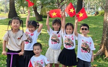 Cơn sốt mua áo cờ đỏ sao vàng mặc dịp lễ 30-4