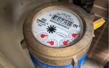 Đi du lịch dài ngày về nhận hóa đơn nước hơn 779 triệu đồng, gia chủ yêu cầu kiểm tra đồng hồ nước thì được thông báo: “Có dấu hiệu bị can thiệp”