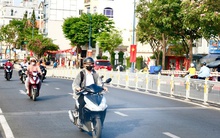 Nắng nóng ở TP HCM kéo dài, nhiệt độ cảm nhận ngoài trời gần 50 độ C