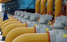 Tự tay khóa van đường ống, Ukaine vẫn thừa nhận đang mua khí đốt Nga qua đường vòng với giá đắt đỏ