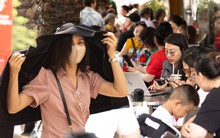 Nắng như rang ở Sài Gòn: Dân văn phòng đau đầu giữa trưa hè "ăn ngoài thì nóng, gọi về thì buồn"