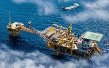 Sản lượng một "kho báu" suy giảm nhanh hơn dự kiến: Đại gia Nga và đối tác Việt "ra khơi" bàn giải pháp