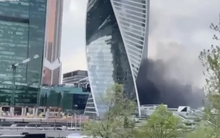 Nga: Ba vụ nổ rung chuyển trung tâm thương mại gần Điện Kremlin