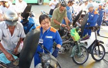 Giá xăng tăng mạnh, vượt 19.000 đồng/lít