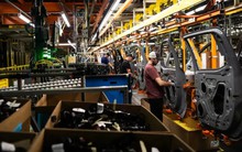 Ông Trump sẽ miễn một số loại thuế cho các nhà sản xuất ô tô