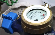 Nhận hóa đơn nước hơn 300 triệu đồng, gia chủ yêu cầu nhân viên đến kiểm tra đồng hồ nước thì phát hiện cảnh tượng khó tin