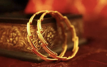 Mang 60 chỉ vàng đi bán, người phụ nữ khóc ròng: Vàng của cô là đồ giả!