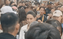 Clip khó tin: Vòng eo 56 cm của "Tiểu Long Nữ đẹp nhất màn ảnh" gây hỗn loạn cả tuyến phố