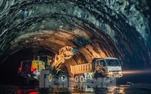 Sắp thông hầm xuyên núi dài nhất cao tốc Bắc Nam