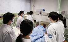 Người phụ nữ bị nhiễm trùng huyết nguy kịch vì sử dụng giấy vệ sinh