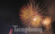 Mãn nhãn màn diễn 3D mapping, pháo hoa rợp trời mừng đất nước thống nhất