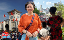 Hội con cưng đưa bố mẹ vào TP.HCM xem diễu binh, "hưởng" lễ 30/4: Cứ quay sang là thấy đang livestream, chụp ảnh tràn bộ nhớ