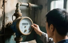 Gia đình 2 người nhưng nhận hoá đơn nước hơn 641 triệu đồng/6 tháng, gia chủ yêu cầu kiểm tra đồng hồ nước thì được thông báo: “Không có gì bất thường”