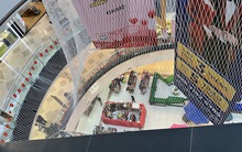 Vạn Hạnh Mall bắt đầu rào lưới khu vực khoảng không thông tầng, bảo đảm an toàn cho khách hàng