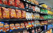 Vì sao gói bim bim to đùng nhưng bên trong có rất ít bánh?