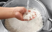 Nên dùng nước nóng hay nước lạnh để nấu cơm tốt hơn? Hôm nay tôi mới phát hiện ra sự thật!