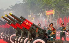 21 loạt đại bác rền vang mừng 50 năm Giải phóng miền Nam, thống nhất đất nước