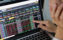 Chứng khoán Việt lại giảm sốc hơn 70 điểm, chuyên gia nói "cơ hội mua vào"