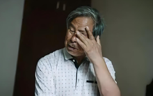 Lương tháng 10 triệu đồng nhưng bỏ 16 tỷ đồng mua 29 hợp đồng bảo hiểm: Bí mật kinh hoàng của người bốc vác lộ ra khiến con gái suy sụp