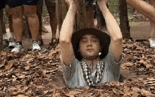 "Anh Tây" tung hẳn 10 clip review địa điểm gắn liền với bộ phim đang hot nhất MXH lúc này