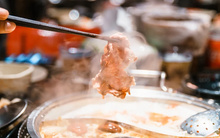 Bác sĩ cảnh báo 2 thói quen ăn lẩu gây ung thư, nhiều người biết thì giật mình