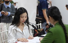 Người dân vui mừng khi Công an TP HCM triển khai việc này tại ga Metro số 1