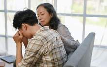 Phát hiện "vết lạ" trải từ cầu thang lên phòng ngủ, bà mẹ Hà Nội chất vấn con: Kết cục khiến ai nấy nặng lòng