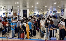 Giá vé máy bay dịp lễ 30/4-1/5 cao vút, nhiều chặng hết vé