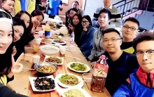 Về quê đi họp lớp, tôi tình cờ thấy cảnh xấu hổ của vợ chồng bạn học lương 200 triệu/tháng: “Sao lại bất hạnh thế này..."