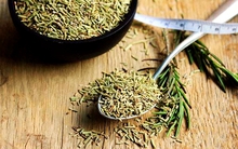 Loại lá phơi khô giúp giảm rụng tóc rõ rệt, kích thích tóc con mọc đầy đầu, còn cực tốt cho đường huyết