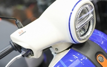 “Kẻ thách thức” Honda Vision ra mắt phiên bản đặc biệt: Thiết kế đẹp như SH Mode, động cơ hybrid tiêu thụ chỉ 1,7 lít/100km