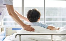 Mẹ nộp đủ 31 triệu đồng/năm, cậu bé 2 tuổi mắc bệnh hiểm nghèo vẫn bị từ chối bồi thường: Công ty BHNT nói "chưa đủ 5 triệu chứng nặng"