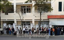 Đà Nẵng: Người dân rồng rắn, xếp hàng dài làm thủ tục đất đai