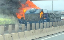 Cháy xe trên cao tốc TP HCM - Long Thành - Dầu Giây, ùn tắc nhiều km