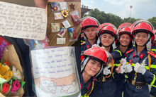 Các chiến sĩ tham gia diễu binh, diễu hành 30/4 bắt đầu "xả ảnh" lên MXH: Thanh xuân rực rỡ quá