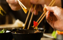 Vật dụng này có độc tính cao gấp 12 lần thạch tín, nhưng nhiều gia đình vẫn “ăn” chúng hàng ngày!