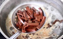 Đi mua tiết lợn, người thông minh chỉ cần nhìn vào 3 điểm này là phân biệt được luôn tiết lợn thật hay giả